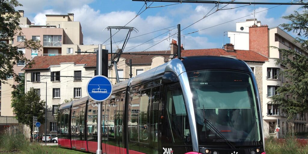 Le Réseau Tramway de Dijon à la Croisée des Chemins : Saturation et Choix d’Avenir